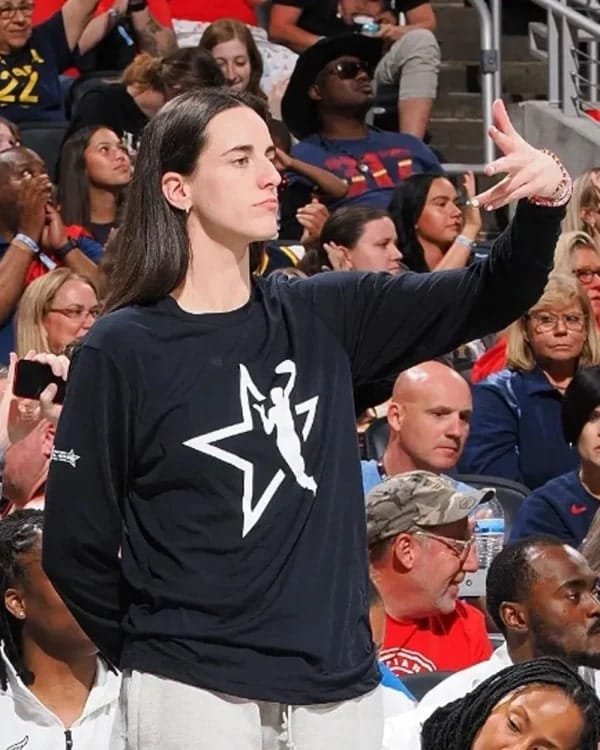 Indiana Fever Caitlin Clark Black Star Sweatshirt